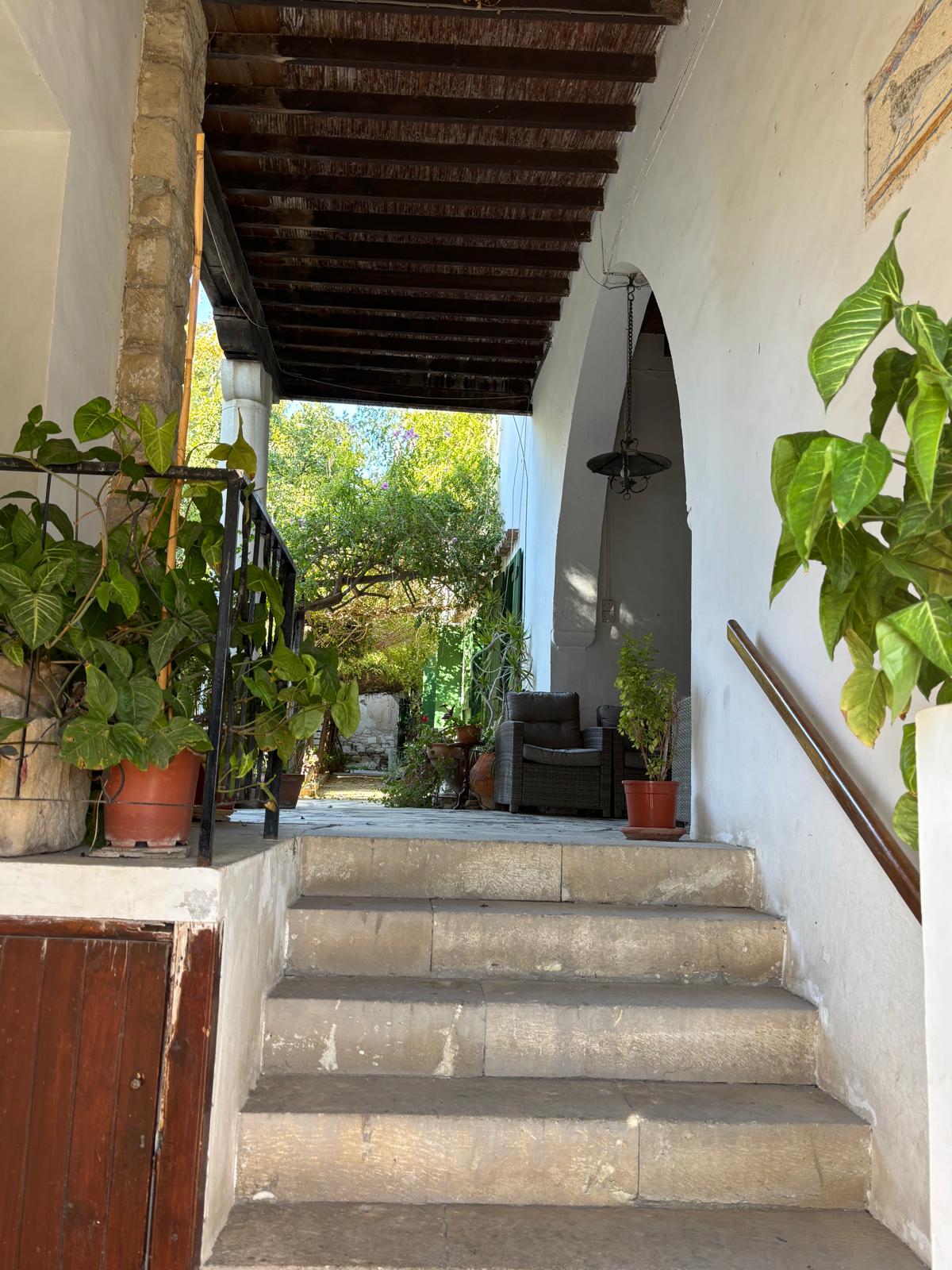 entrance_stairs.jpeg