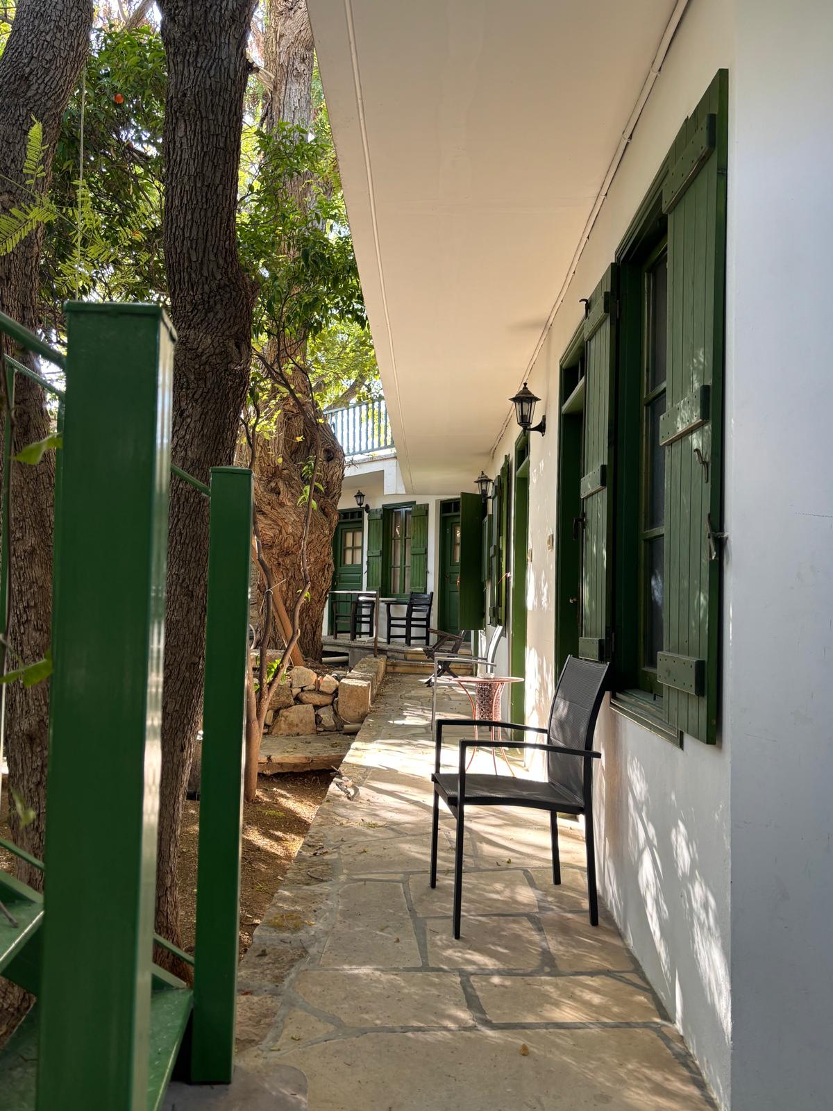feature_outside_rooms.jpeg